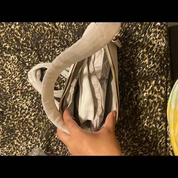 Cream/Ivory Coach pebble leather handbag. Never used, comes with duster bag. - Picture 3 of 3